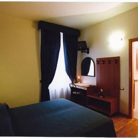 2000 Hotell Fabriano