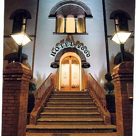2000 Szálloda 3*