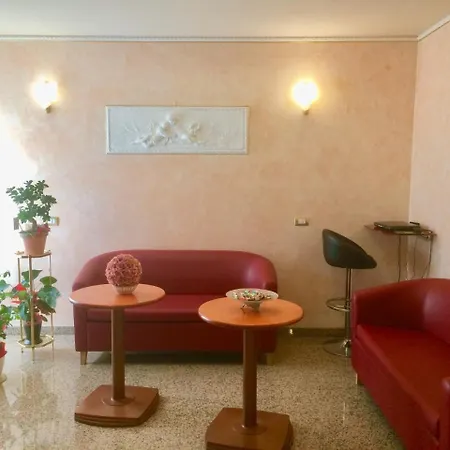 2000 Hotel